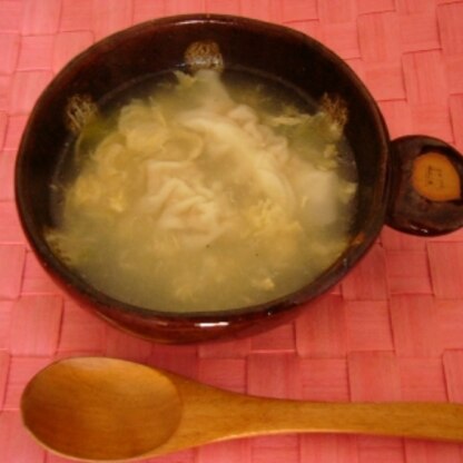 餃子のうまみがスープに溶け出して、とてもおいしかったです（*^_^*）
お鍋ひとつで作れるので助かりました。
また作ります♪